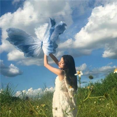 顶流粉丝旧照被扒，评论区彻底沦陷，一夜之间持续发酵